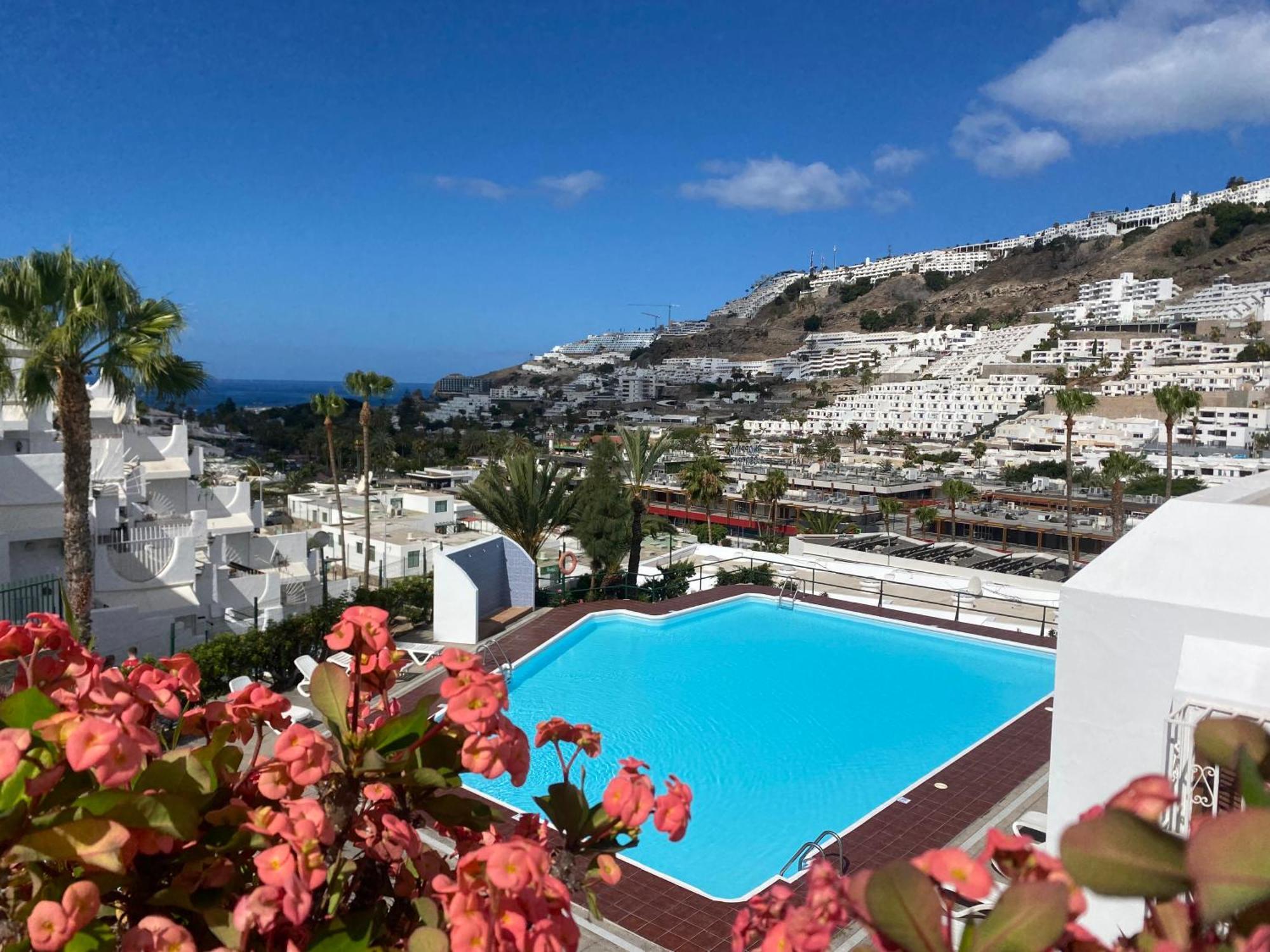 Stylish And Comfortable Duplex Apartment Near Swimming Pool Mogan Exterior photo